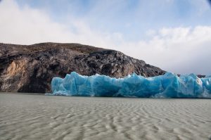 Free photo glaciers near the lake in the patagonia region in chile