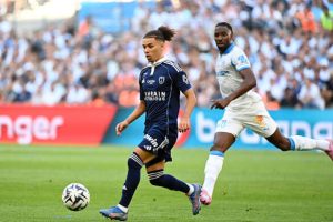 découvrez l'avis de petkovic sur bennacer, son analyse des performances du milieu de terrain et son impact sur l'équipe. analyse détaillée et points clés.